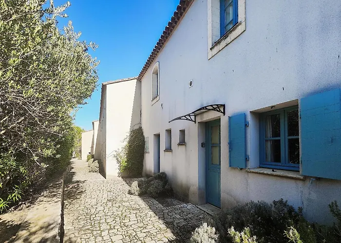 Feriehus 2 Bedroom Amazing In Stlaurent-de-la-cabr Saint-Laurent-de-la-Cabrerisse